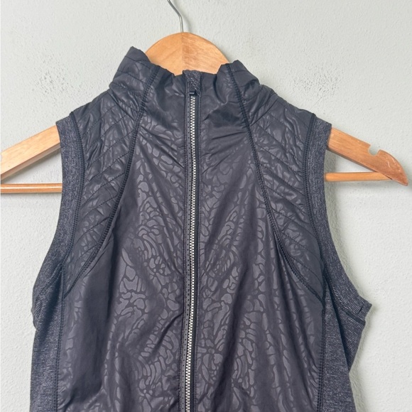 Lululemon Rebel Runner Vest Petal Camo Embossed Black Wee Stripe Size 4 - Picture 5 of 13